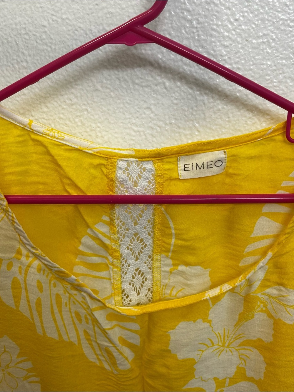 Eimeo Yellow Bukit Lace Top - Picture 2 of 5